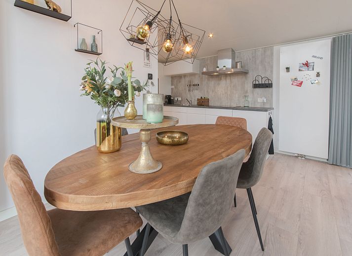 Ferienhaus Ruisweg 34 in Wemeldinge mit Terrasse am Wasser, ideal zum Entspannen in Zeeland.