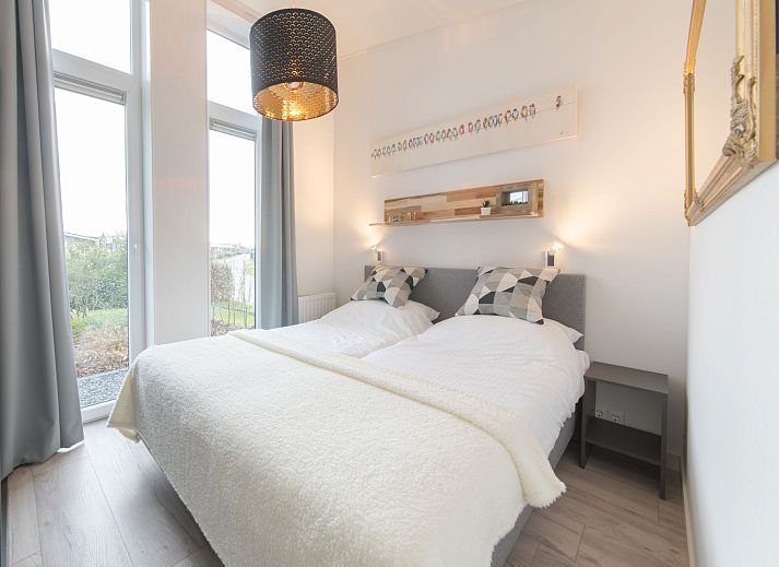 Ferienhaus Ruisweg 34 in Wemeldinge mit Terrasse am Wasser, ideal zum Entspannen in Zeeland.