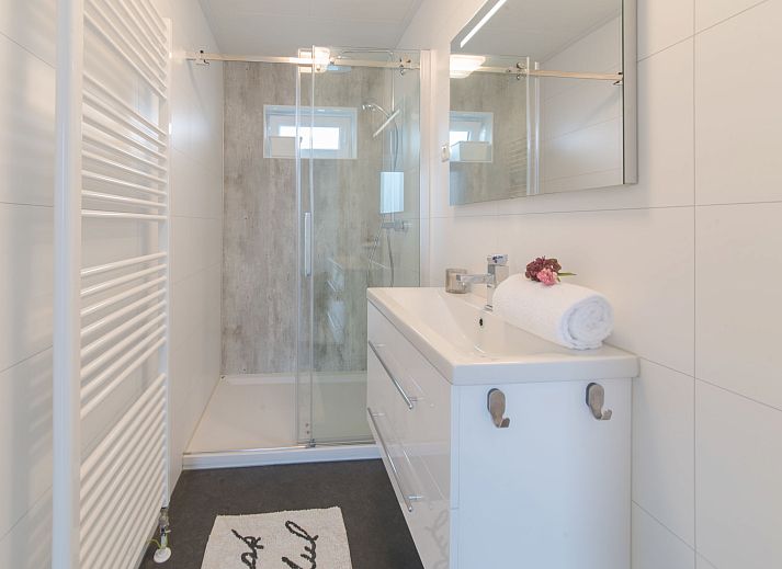 Helles Wohnzimmer im Ferienhaus Ruisweg 34, Wemeldinge, ideal fuer ein gemuetliches Beisammensein in Sued-Beveland.