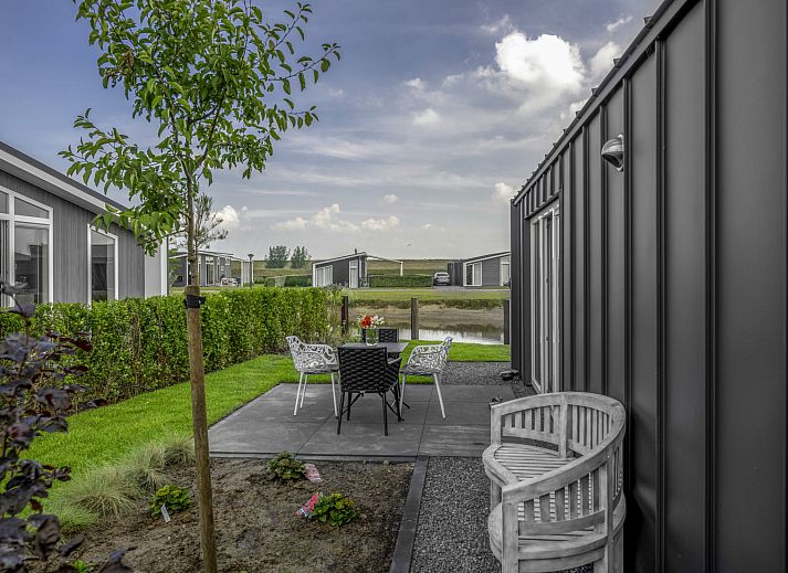 Stilvolles Esszimmer im Ferienhaus Ruisweg 34, Wemeldinge, mit moderner Einrichtung und warmer Atmosphaere.