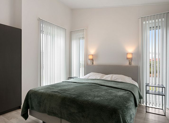 Ferienhaus Ruisweg 56 in Wemeldinge mit Sonnenterrasse und Liegestuehlen in Zeeland.