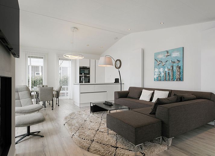 Stilvolles Wohnzimmer des Ferienhauses Ruisweg 56 in Wemeldinge, Zeeland.