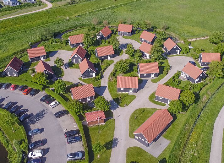 Luftaufnahme des Ferienhauses Zeeland Cottage Wemeldinge an der Kueste von Zuid-Beveland, Zeeland.
