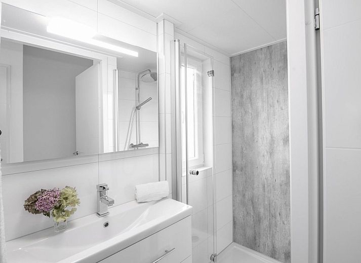 Terrasse des Ferienhauses Waterresort Oosterschelde Haus Nr. 55 in Wemeldinge, Zuid-Beveland, mit Blick auf die Natur.