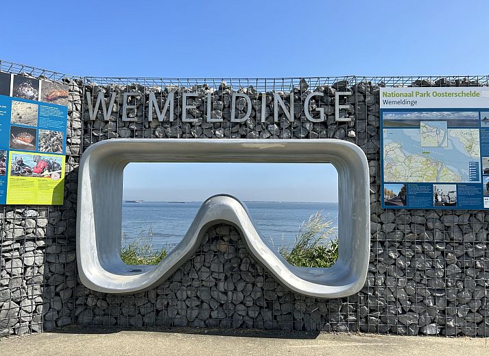 Luftaufnahme des Ferienhauses Zeeland Cottage Wemeldinge an der Kueste von Zuid-Beveland, Zeeland.
