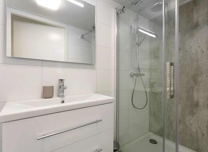 Gezellige zithoek in Vakantiehuis Waterresort Oosterschelde - huisnr. 56, gelegen in Wemeldinge, Zeeland. Moderne en knusse sfeer.