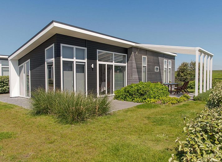 Ferienhaus Waterresort Oosterschelde Haus Nr. 69 in Wemeldinge, ein modernes Ferienhaus mit einem schlichten Aeusseren in Zeeland.