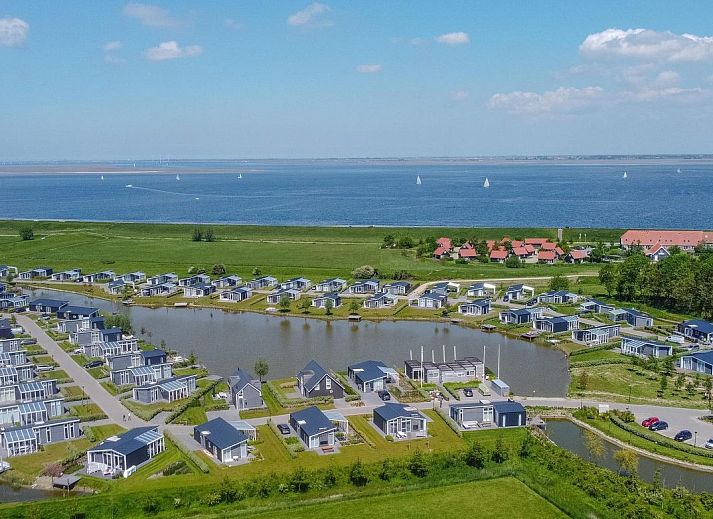 Innenbereich des Ferienhauses Waterresort Oosterschelde Haus Nr. 69 in Wemeldinge, mit moderner Einrichtung und viel natuerlichem Licht.