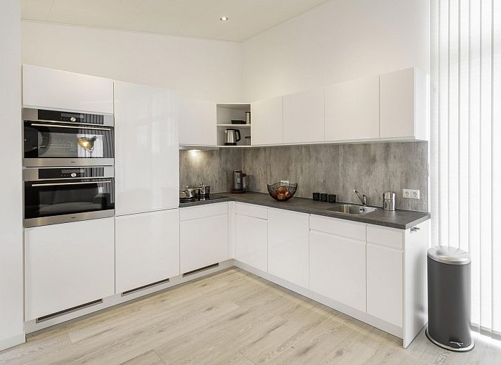 Ferienhaus Waterresort Oosterschelde Haus Nr. 71 in Wemeldinge, moderne Architektur in der Landschaft von Zeeland.