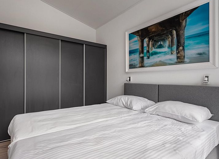 Stylish living room in Holiday home Waterresort Oosterschelde, house no. 80 in Wemeldinge, South Beveland with modern furnishings.