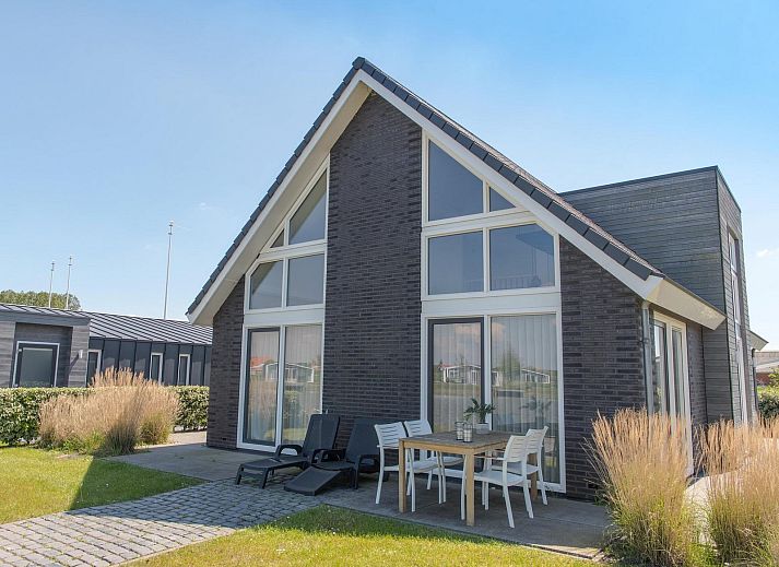 Ferienhaus Waterresort Oosterschelde - Haus Nr. 16 in Wemeldinge mit grossem Garten und moderner Architektur.