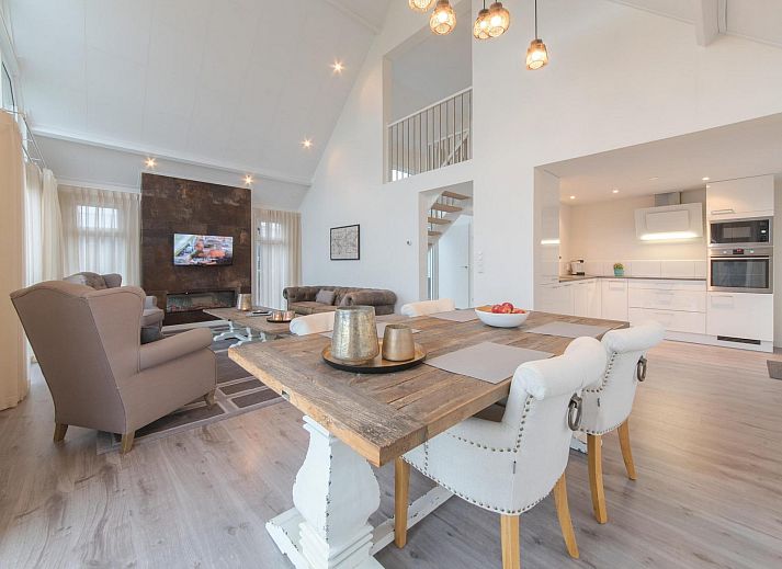 Sonnige Terrasse im Ferienhaus Waterresort Oosterschelde - Haus Nr. 16 in Zuid-Beveland, ideal zum Entspannen.