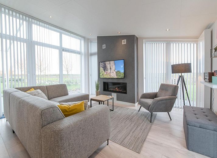 Terras van Vakantiehuis Waterresort Oosterschelde huisnr. 39 in Wemeldinge met comfortabele zitgelegenheid.