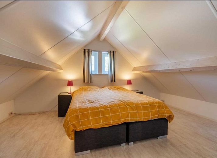 Enjoy the sunny garden with terrace and barbecue at vacation home Scheldeoord 54 in Baarland, Zuid-Beveland, Zeeland.