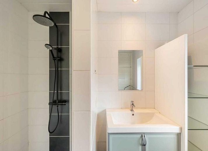 Relax by the refreshing pool of vacation home Scheldeoord 54 in Baarland, South Beveland, ideal for a summer vacation in Zeeland.