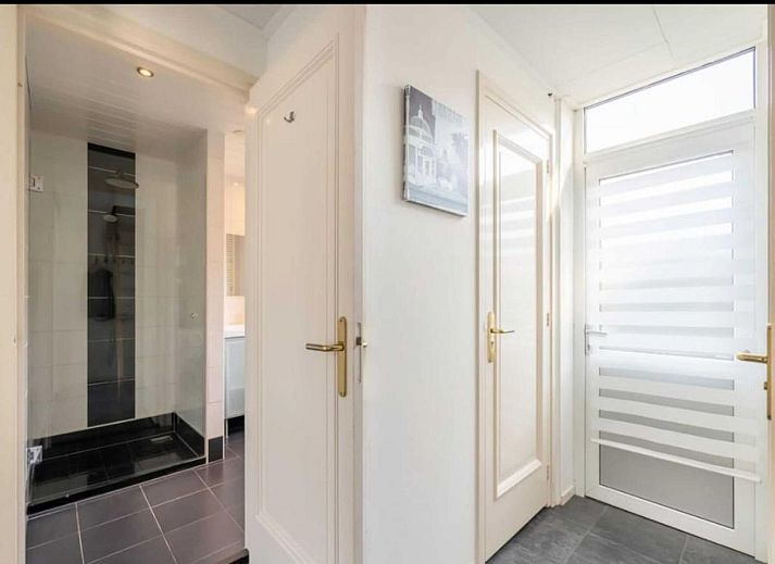 Relax by the refreshing pool of vacation home Scheldeoord 54 in Baarland, South Beveland, ideal for a summer vacation in Zeeland.