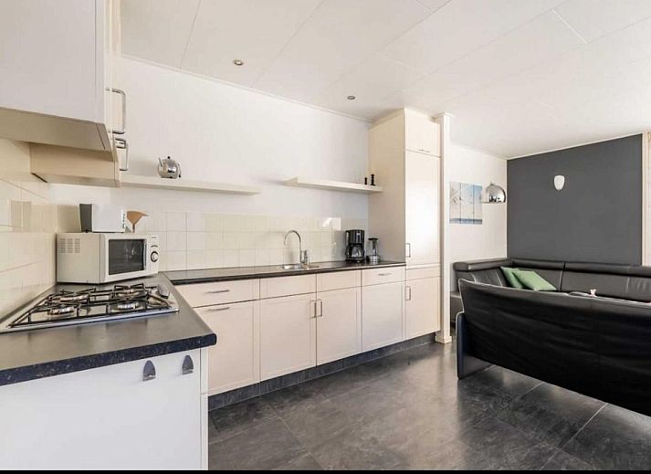 Modern kitchen in vacation home Scheldeoord 54, Baarland, Zeeland with oven, microwave and coffee maker. Perfect for a comfortable stay.