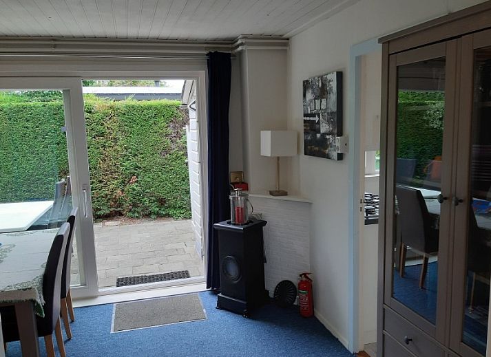 Terrasse des Ferienhauses Scheldeoord in Baarland, Zuid-Beveland. Perfekt fr Mahlzeiten im Freien in der natrlichen Umgebung von Zeeland.