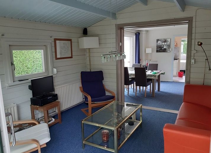 Schlafzimmer im Ferienhaus Scheldeoord, Baarland, Zuid-Beveland. Komfortables Bett mit Blick auf die friedliche Umgebung von Zeeland.