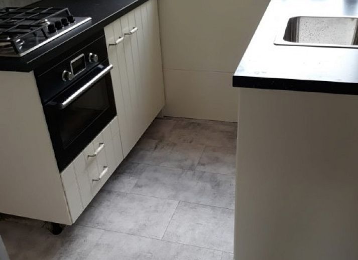 Vorderansicht des Ferienhauses Scheldeoord in Baarland, Zuid-Beveland. Genieen Sie die grne Umgebung und die Privatsphre in dieser Unterkunft.