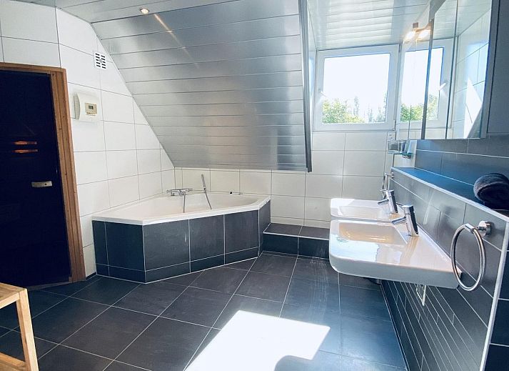 Gezellige buitenruimte van VZ250 Groepsaccommodatie Goes, perfect voor ontspanning.