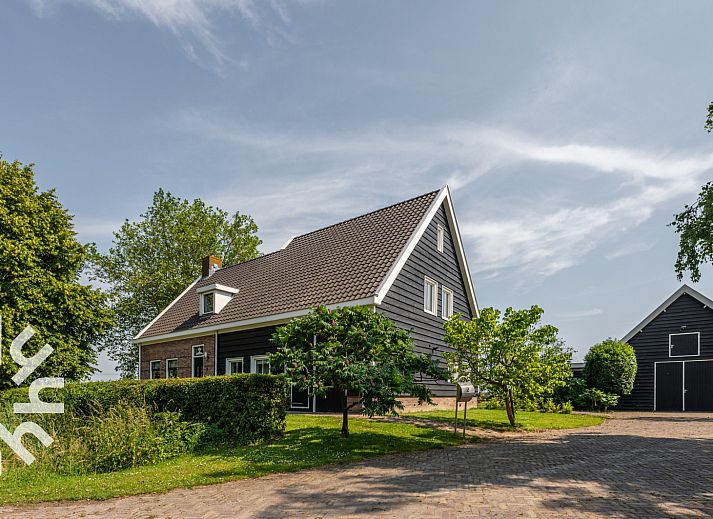Luxury bathroom with walk-in shower in vacation home ZE250, Goes, Zeeland.