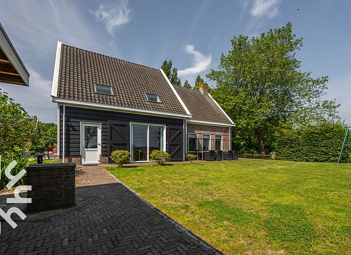 Aerial view of vacation home ZE250 in Goes, surrounded by nature and meadows.