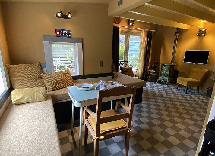 Veranda des Ferienhauses VZ883 in Goes, ideal fuer einen ruhigen Morgen in Zuid-Beveland.