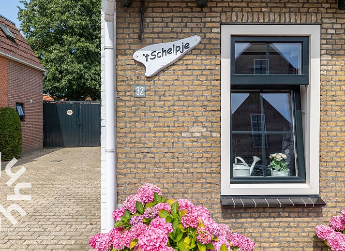 Moderne Kueche im Ferienhaus ZE207, Oud Sabbinge, mit stilvoller Einrichtung und viel natuerlichem Licht.