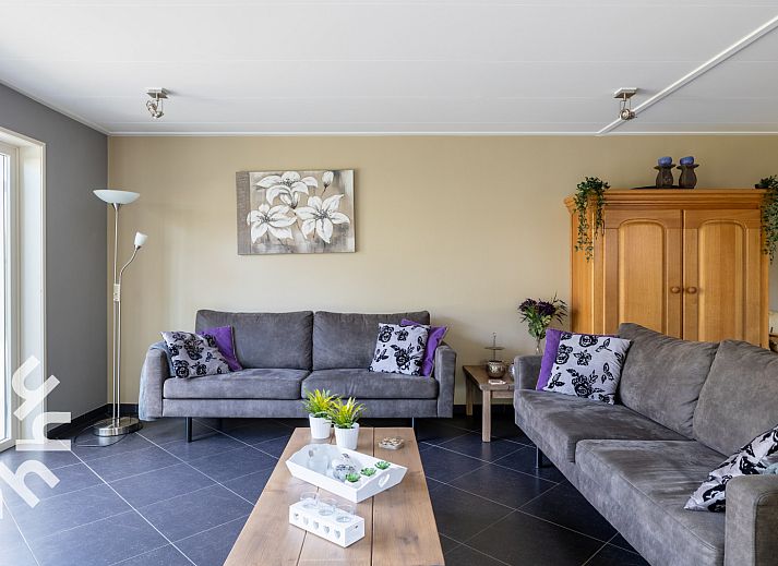 Moderne Kueche im Ferienhaus ZE207, Oud Sabbinge, mit stilvoller Einrichtung und viel natuerlichem Licht.