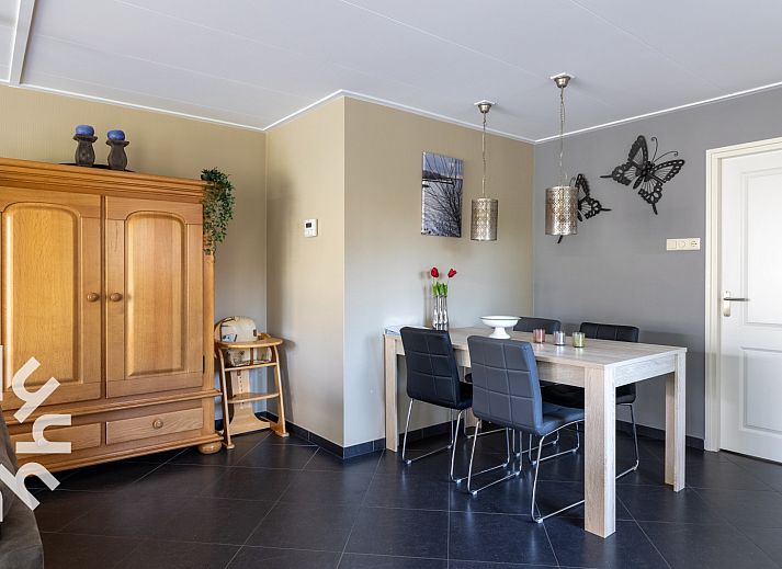 Sonnige Terrasse des Ferienhauses ZE207 in Oud Sabbinge, ideal fuer Mahlzeiten im Freien in Sued-Beveland.