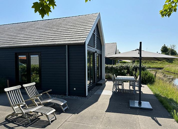 Vakantiehuis ZE1365 in Kattendijke met ruim terras en ligstoelen, gelegen in het groene Zuid-Beveland, Zeeland.