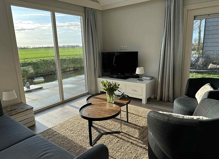 Uitzicht op uitgestrekte velden rondom vakantiehuis ZE1365 in Kattendijke, Zuid-Beveland, Zeeland.