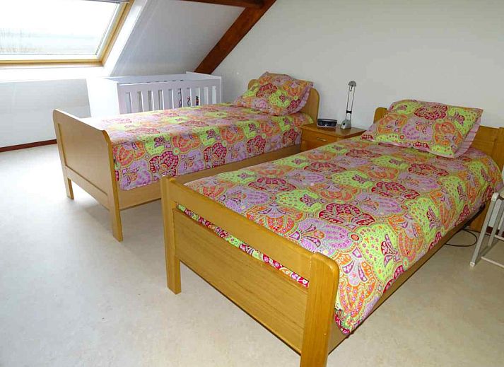 Gemuetliches Esszimmer und Wohnzimmer im Ferienhaus ZE523, Kattendijke, Zuid-Beveland, mit Blick auf den Garten.