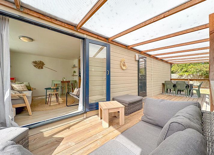 Vakantiehuis Timmerman in Heinkenszand, Zuid-Beveland, met ruime veranda en groene tuin omgeven door natuur.