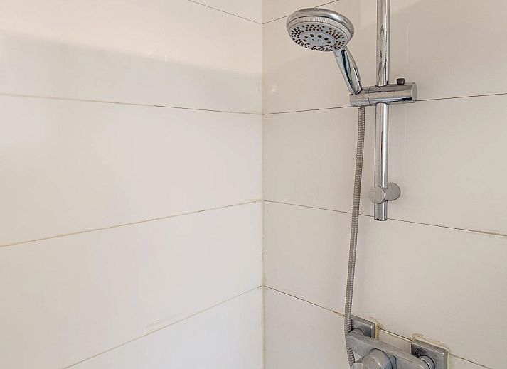 Veranda van vakantiehuis Timmerman in Heinkenszand, Zuid-Beveland. Geniet van de comfortabele buitenruimte en het uitzicht op de natuur.