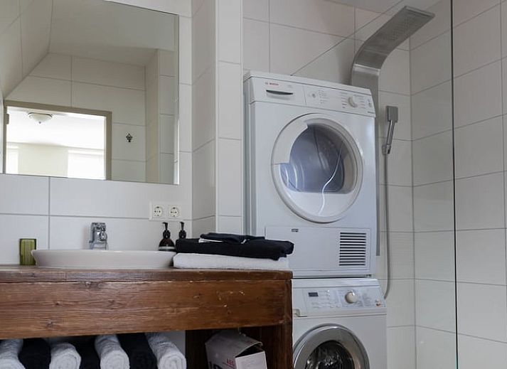 Terras bij Huisje in Wolphaartsdijk, ideaal voor buiten dineren in Zeeland.