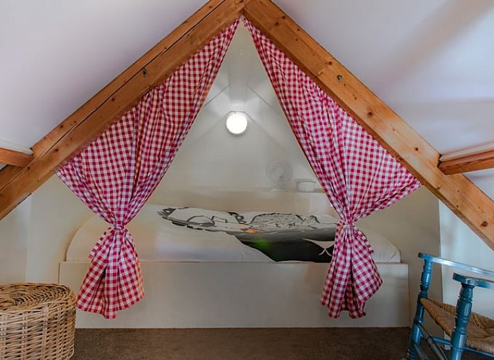 Lichte gang in Huisje in Wolphaartsdijk, vakantiehuis in Zuid-Beveland, Zeeland.