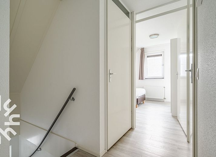 Vakantiehuis ZE218 in Wolphaartsdijk, Zuid-Beveland, met moderne gevel en tuin.