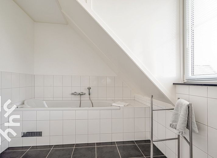 Slaapkamer met twee bedden in vakantiehuis ZE218, Wolphaartsdijk, Zuid-Beveland.