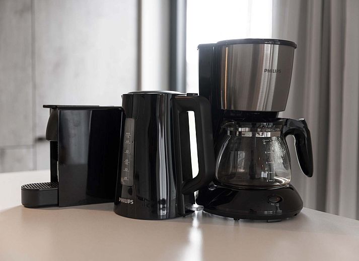 Geniet van de serene omgeving van de Vrijstaande woning in Wolphaartsdijk, een vakantiehuis in Zuid-Beveland met ruime tuin en terras.