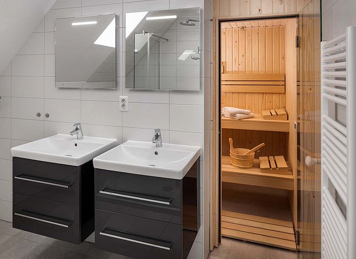 Vrijstaande woning in Wolphaartsdijk, een vakantiehuis in Zuid-Beveland, Zeeland, met modern ontwerp en ruime buitenruimte.