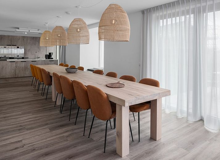 Familievilla 16 in Wolphaartsdijk, Zuid-Beveland, een ruim vakantiehuis met terras en groene omgeving in Zeeland.