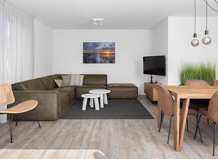 Enjoy the spacious garden and sunny terrace of Luxe Villa 10, a vacation home in Wolphaartsdijk, Zuid-Beveland, Zeeland.