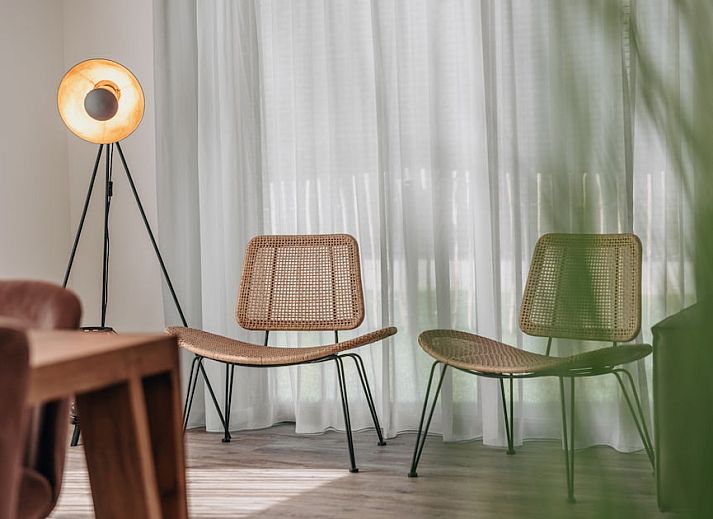 Enjoy the spacious garden and sunny terrace of Luxe Villa 10, a vacation home in Wolphaartsdijk, Zuid-Beveland, Zeeland.