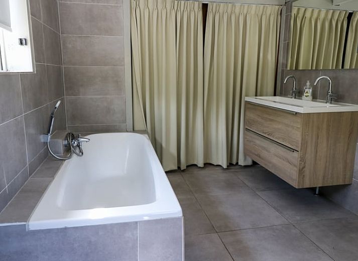 Guest house 642030 - Holiday property Zuid-Beveland - Vakantiehuis in Wolphaartsdijk