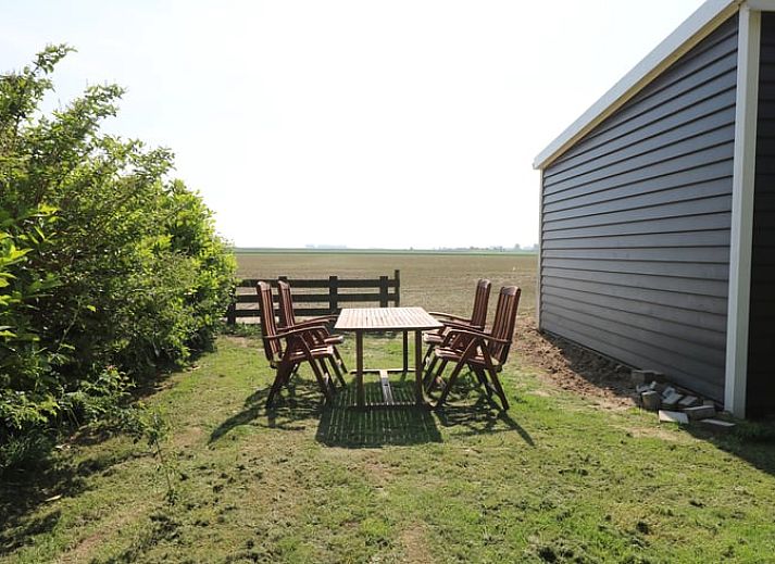 Vakantiehuisje in Wolphaartsdijk met ruime tuin in Zuid-Beveland, Zeeland voor een ontspannen verblijf.
