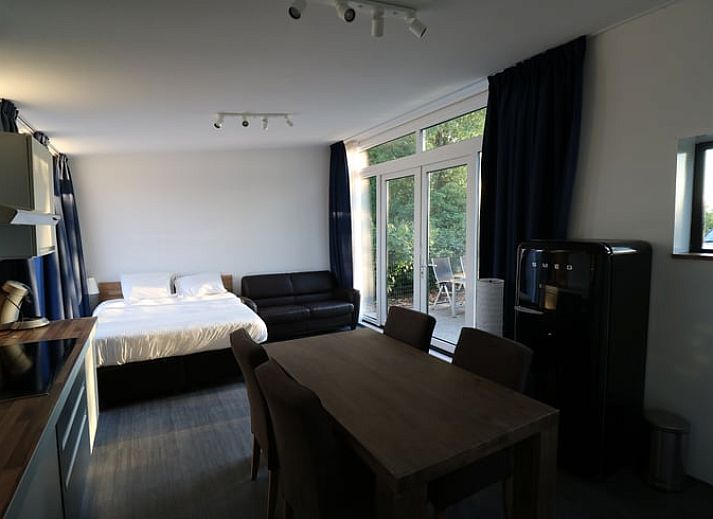 Stijlvolle keukenfaciliteiten in Vakantiehuisje in Wolphaartsdijk, Zuid-Beveland voor een comfortabel verblijf.