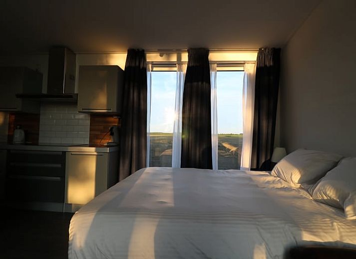 Stijlvolle keukenfaciliteiten in Vakantiehuisje in Wolphaartsdijk, Zuid-Beveland voor een comfortabel verblijf.