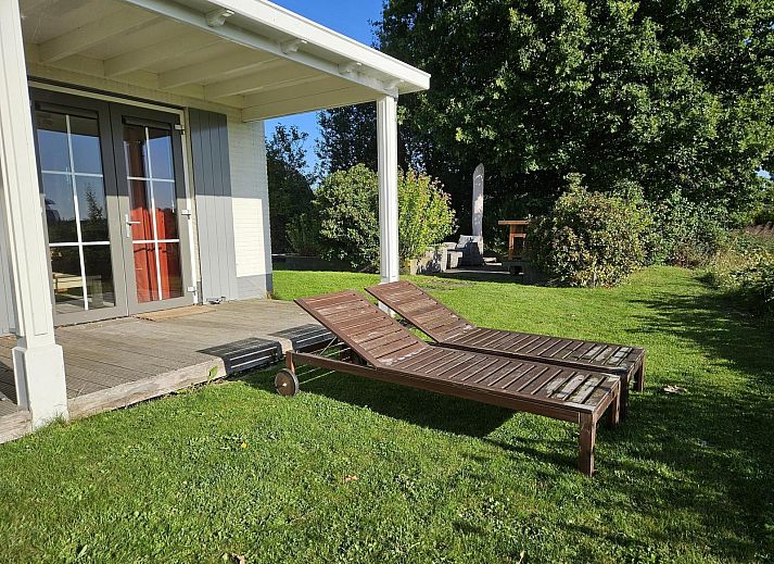 VZ1072 Vrijstaand vakantiehuis in Wolphaartsdijk met zonnig terras en picknicktafel in Zeeland